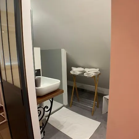 Le 11 Chambre Rouge-Gorge Сен-Лоран-сюр-Севр